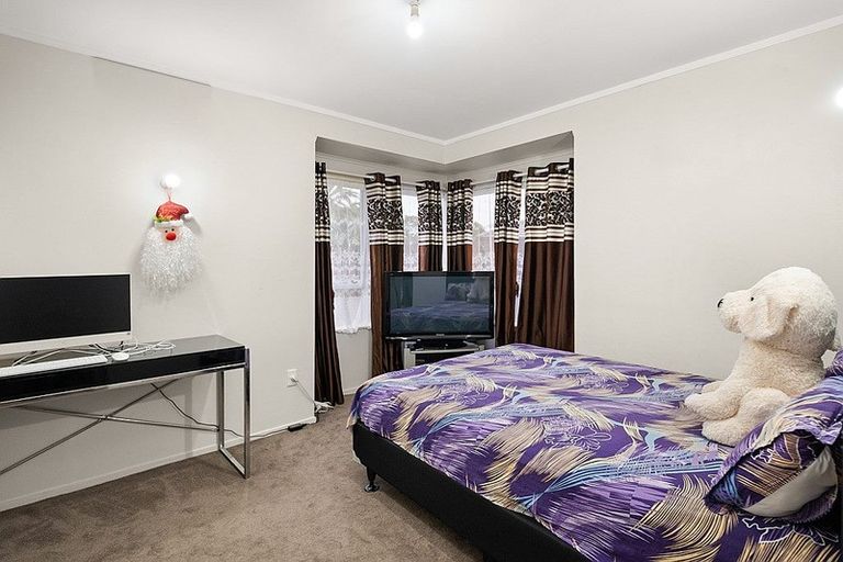 Photo of property in 2/20 Ross Martin Court, Conifer Grove, Takanini, 2112