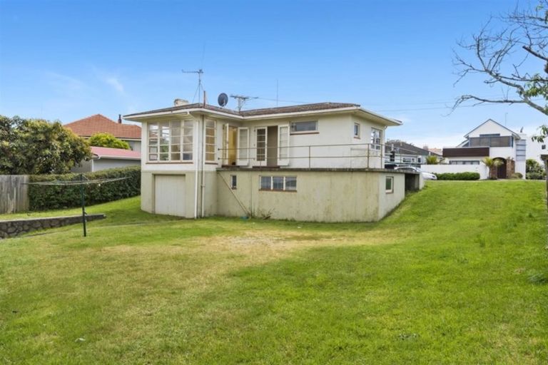 Photo of property in 12 Pitau Road, Mount Maunganui, 3116