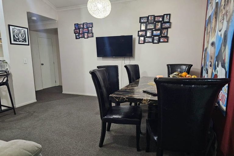 Photo of property in 87 Riverton Drive, Randwick Park, Auckland, 2105