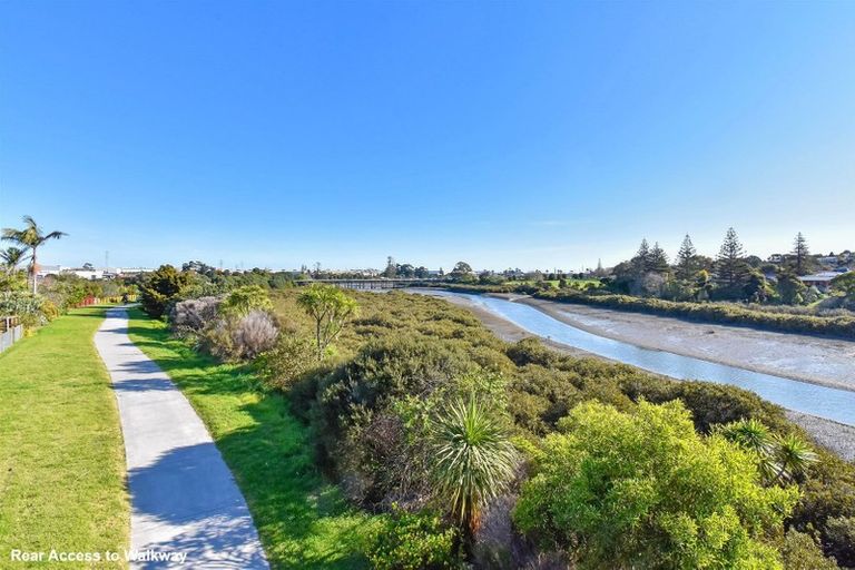 Photo of property in 31 Davington Way, Burswood, Auckland, 2013