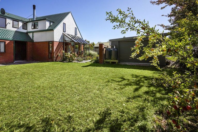 Photo of property in 12 Harrod Place, Rangiora, 7400