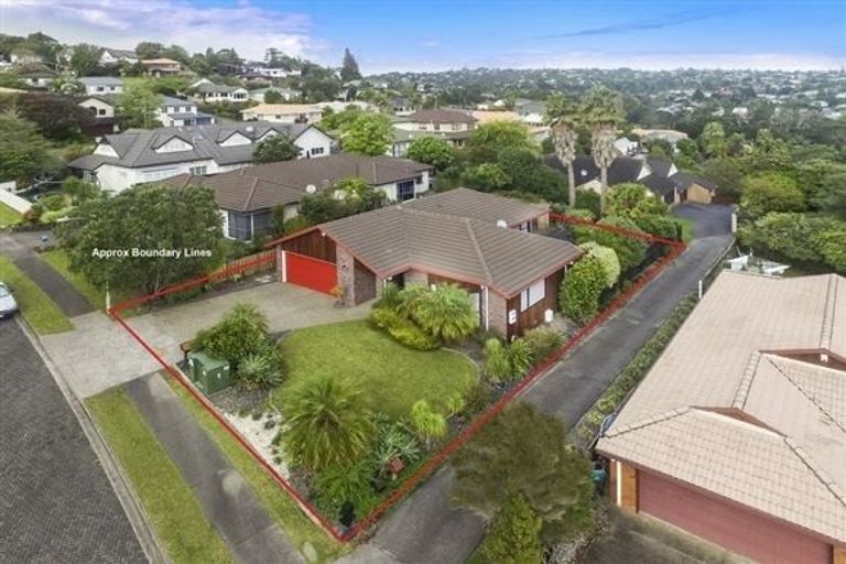 Photo of property in 24 Chedworth Drive, Glenfield, Auckland, 0629