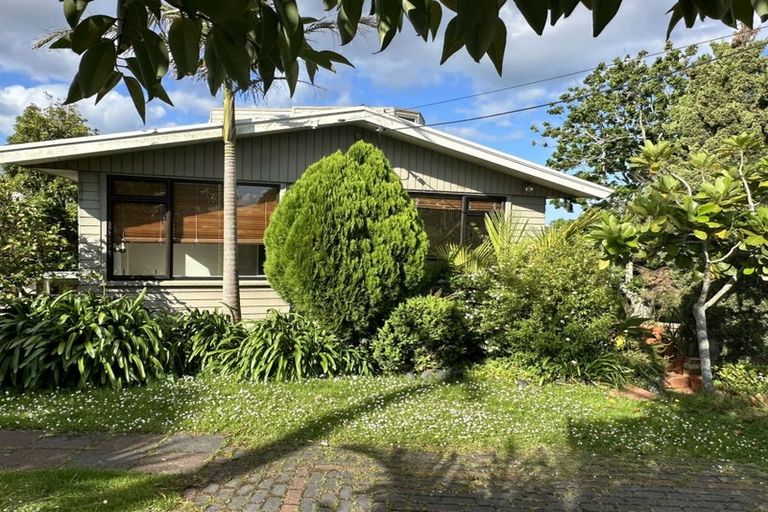 Photo of property in 557 East Coast Road, Browns Bay, Auckland, 0630
