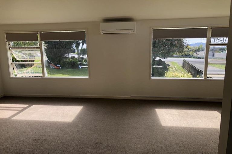 Photo of property in 312 Glenfield Road, Glenfield, Auckland, 0629