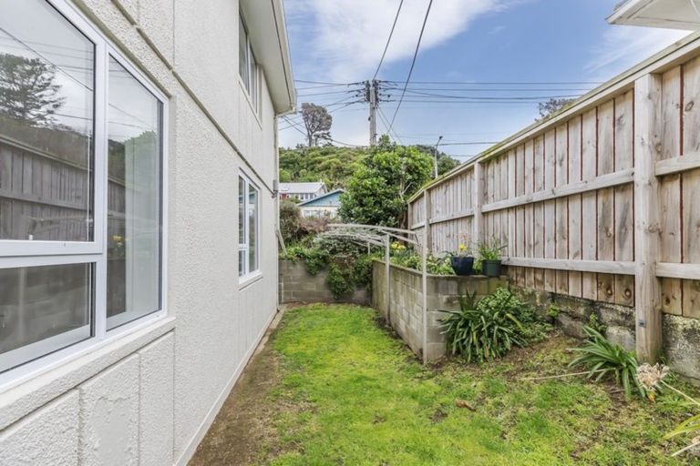 Photo of property in 24/125 Queens Drive, Lyall Bay, Wellington, 6022