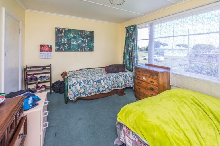 Photo of property in 20 Egmont Street, Castlecliff, Whanganui, 4501
