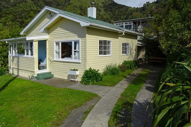 Photo of property in 7 Russell Street, Picton, 7220