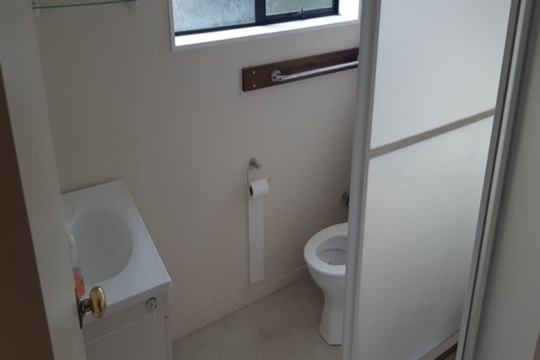 Photo of property in 4229 Great North Road, Glendene, Auckland, 0602