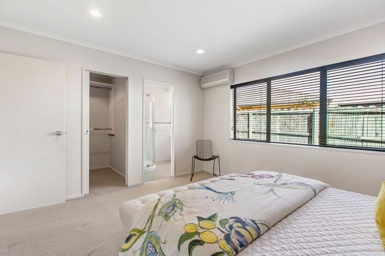 Photo of property in 15 Carisbrook Crescent, Papakura, 2110