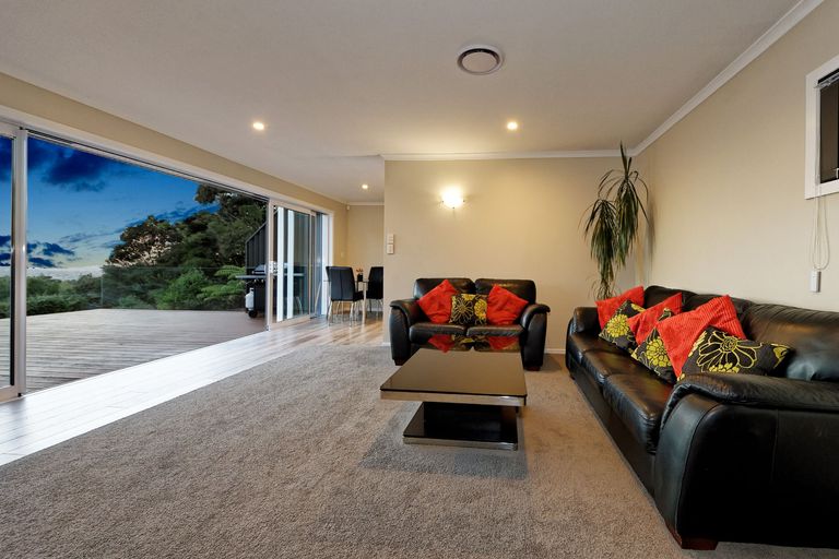 Photo of property in 19 Kohu Road, Titirangi, Auckland, 0604