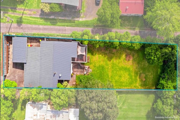 Photo of property in 12 Eastglen Road, Glen Eden, Auckland, 0602