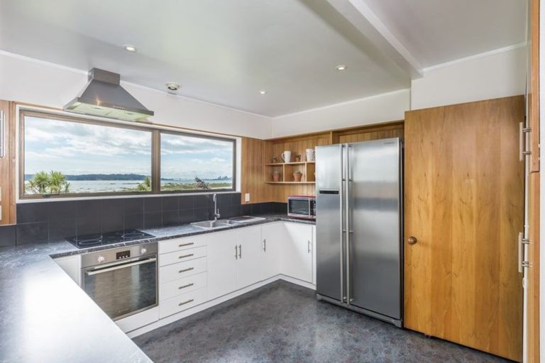 Photo of property in 1/44 Rewarewa Road, Te Atatu Peninsula, Auckland, 0610