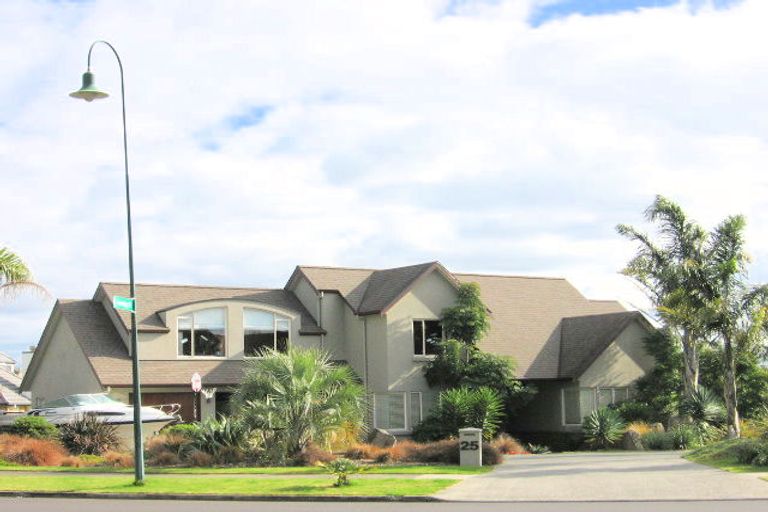 Photo of property in 25 Anaheim Boulevard, Shamrock Park, Auckland, 2016