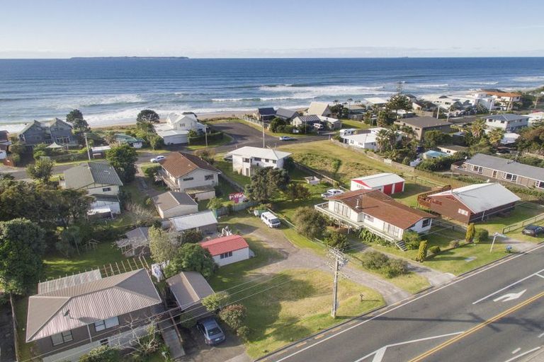 Photo of property in 1127 Papamoa Beach Road, Papamoa Beach, Papamoa, 3118