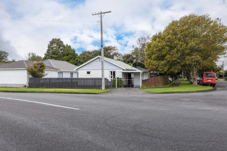 Photo of property in 129 Govett Avenue, Frankleigh Park, New Plymouth, 4310