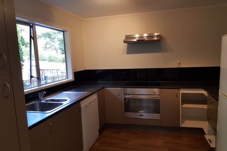 Photo of property in 26 Claverdon Drive, Massey, Auckland, 0614