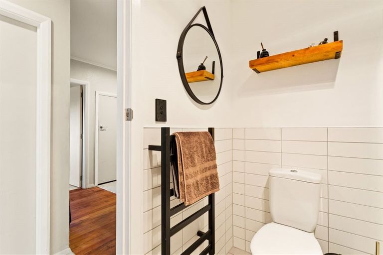 Photo of property in 84a Triangle Road, Massey, Auckland, 0614