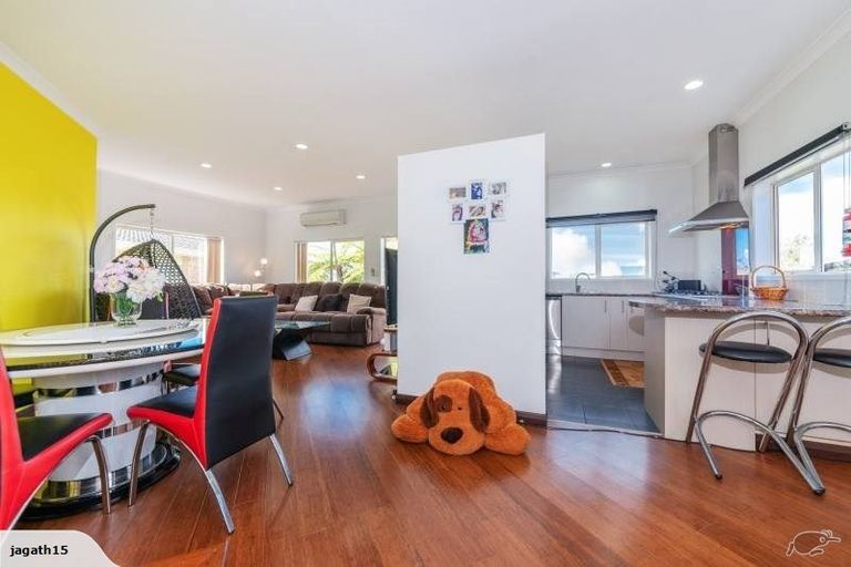 Photo of property in 25c Buscomb Avenue, Henderson, Auckland, 0610