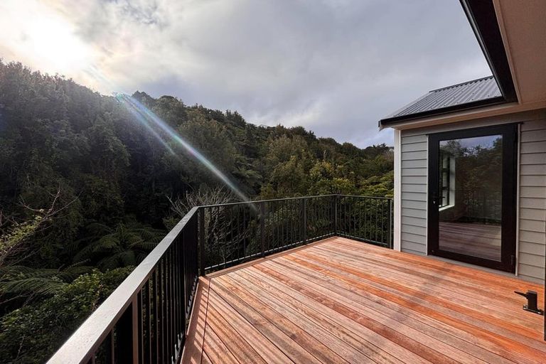 Photo of property in 15 Holly Grove, Maungaraki, Lower Hutt, 5010