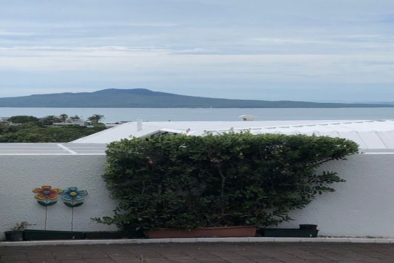 Photo of property in 2/173 East Coast Road, Castor Bay, Auckland, 0620