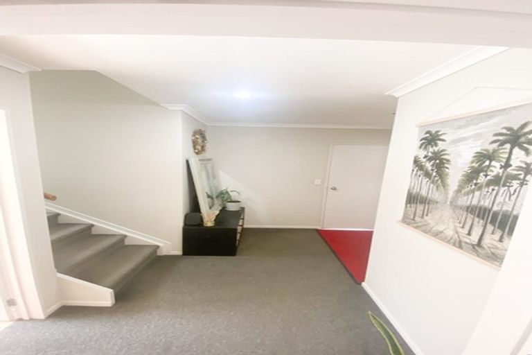 Photo of property in 31d Chieftain Rise, Goodwood Heights, Auckland, 2105