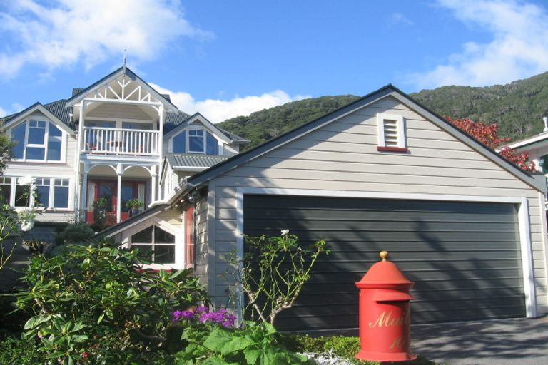Photo of property in 10 Tui Road, Days Bay, Lower Hutt, 5013
