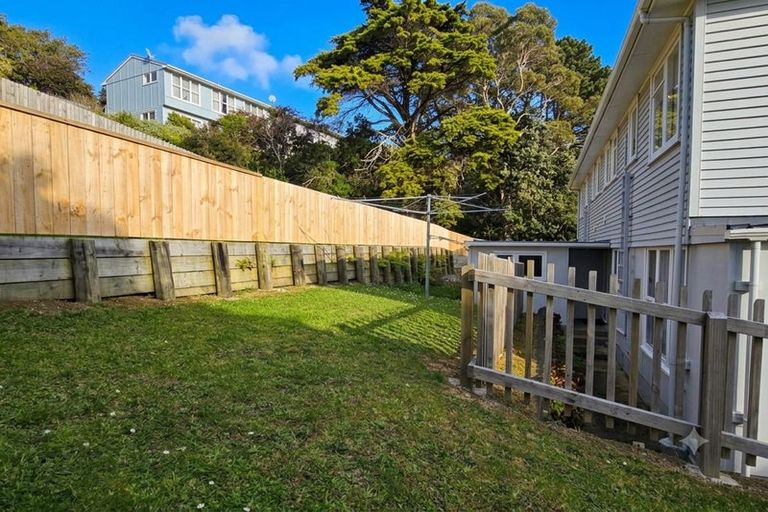 Photo of property in 8a-8b Devon Place, Cannons Creek, Porirua, 5024