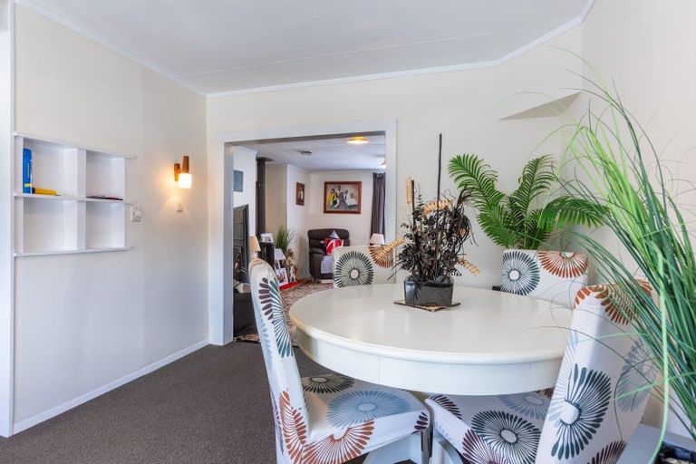 Photo of property in 2 Gladstone Street, Dannevirke, 4930