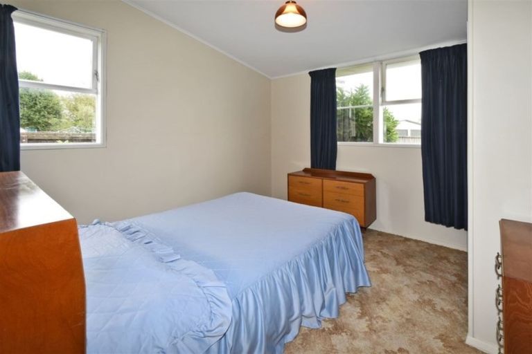 Photo of property in 10 Virgil Place, Northcote, Christchurch, 8052
