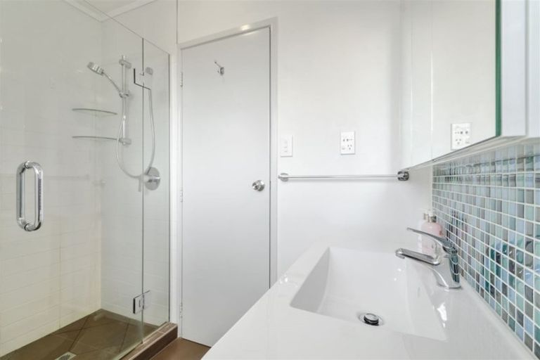 Photo of property in 6 Yeoman Place, Howick, Auckland, 2014