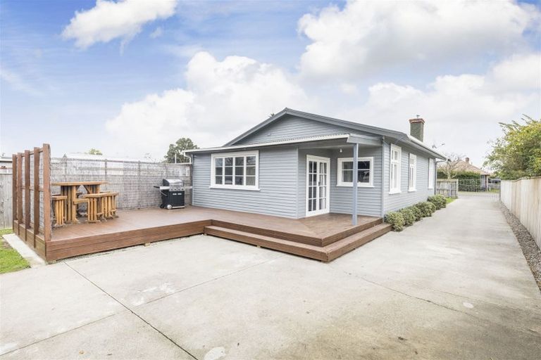 Photo of property in 60 Weston Avenue, Roslyn, Palmerston North, 4414