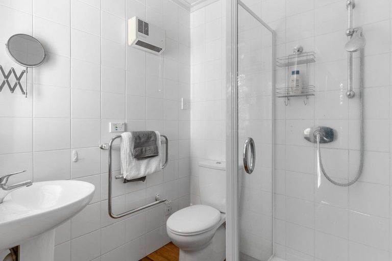 Photo of property in 7 Norfolk Road, Waipahihi, Taupo, 3330