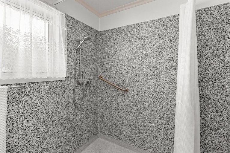 Photo of property in 20-20a Huatoki Street, Vogeltown, New Plymouth, 4310