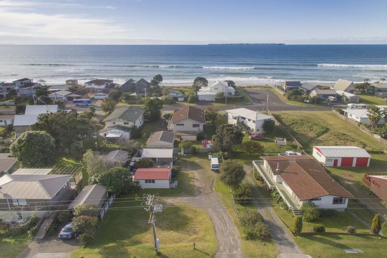 Photo of property in 1127 Papamoa Beach Road, Papamoa Beach, Papamoa, 3118