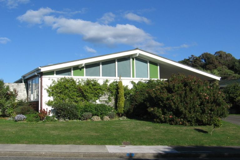 Photo of property in 2 Cranwell Street, Churton Park, Wellington, 6037