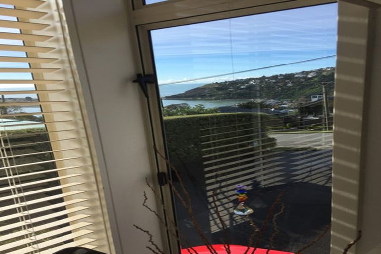 Photo of property in 90 Moncks Spur Road, Redcliffs, Christchurch, 8081