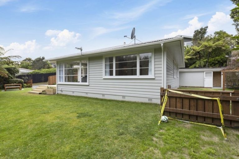 Photo of property in 46 Poto Road, Normandale, Lower Hutt, 5010