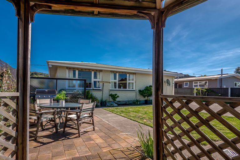 Photo of property in 71a Main Road, Redcliffs, Christchurch, 8081