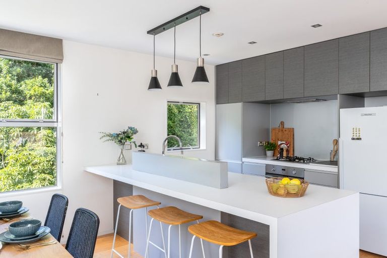 Photo of property in 10 Saddleback Grove, Karori, Wellington, 6012