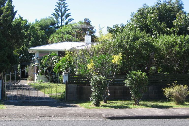 Photo of property in 82 Cobham Crescent, Kelston, Auckland, 0602