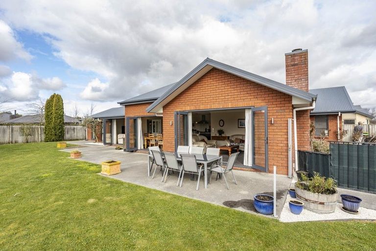 Photo of property in 18 Sycamore Close, Rangiora, 7400