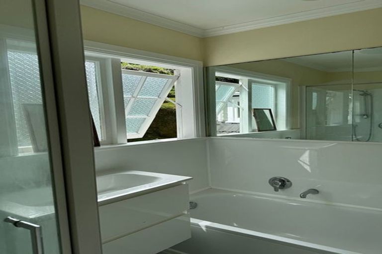 Photo of property in 38 Ngaio Road, Kelburn, Wellington, 6012