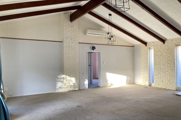 Photo of property in 2/89a Royal Road, Massey, Auckland, 0614