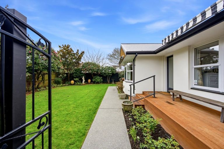 Photo of property in 14b Searells Road, Strowan, Christchurch, 8052