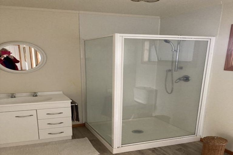 Photo of property in 166 Torkar Road, Clarks Beach, 2122