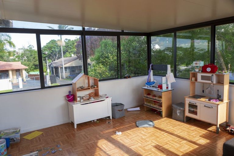 Photo of property in 33 Lagoon Way, West Harbour, Auckland, 0618