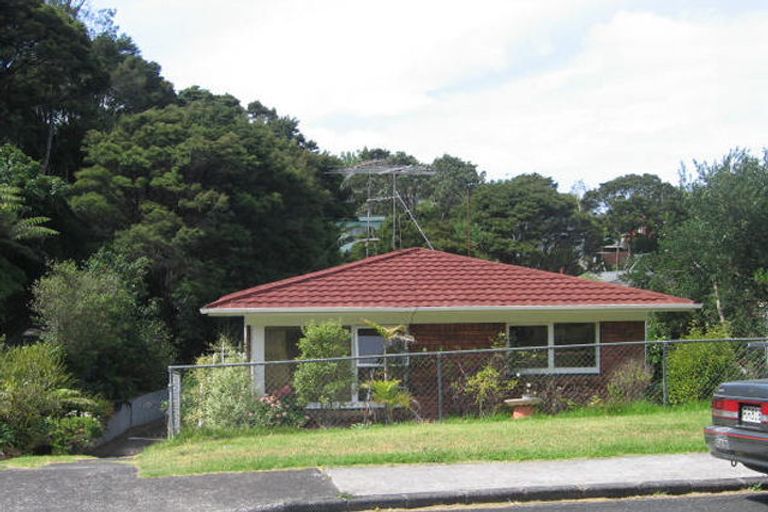 Photo of property in 2/63 Ayton Drive, Totara Vale, Auckland, 0629