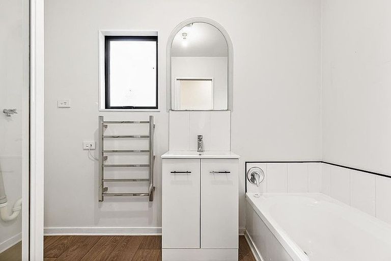 Photo of property in 15 Empressa Heights, Helensville, 0800