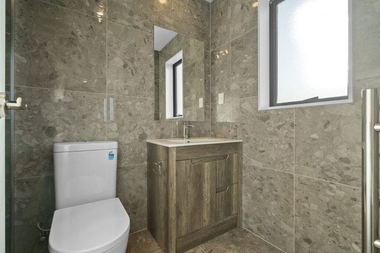 Photo of property in 62a Crestview Rise, Papakura, 2110