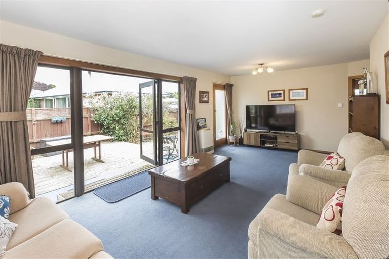 Photo of property in 18 Camelia Place, Islington, Christchurch, 8042